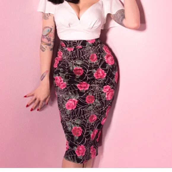 EUC Vixen Spider web roses Pencil skirt XL